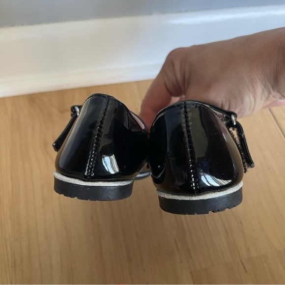 NWOT Olive & Edie Bella Mary Jane Flat Sandals Black Patent Leather Bow Detail - Picture 5 of 6